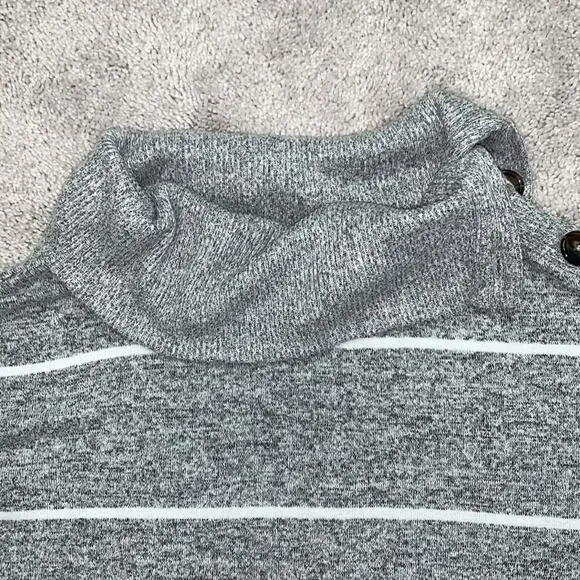Maurices 24/7 Cowl Button Neck Gray Striped Sweater Sz S - Picture 3 of 8